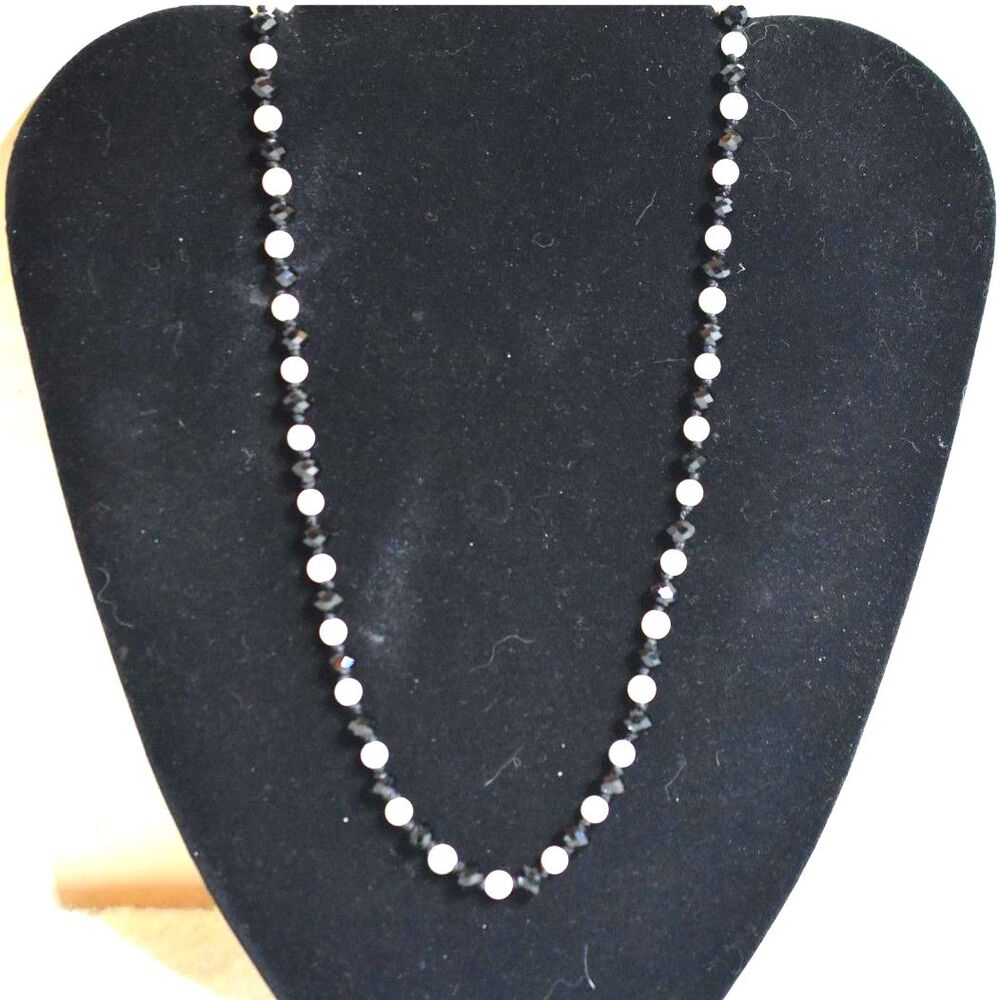 Vintage Fashionable Black/White Beaded Toggle Latch Classic Necklace